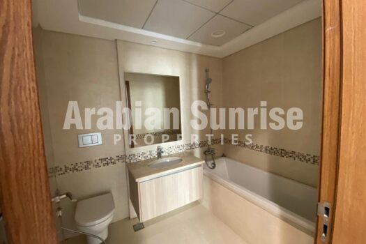 Vacant Apt with Golf + Pool View