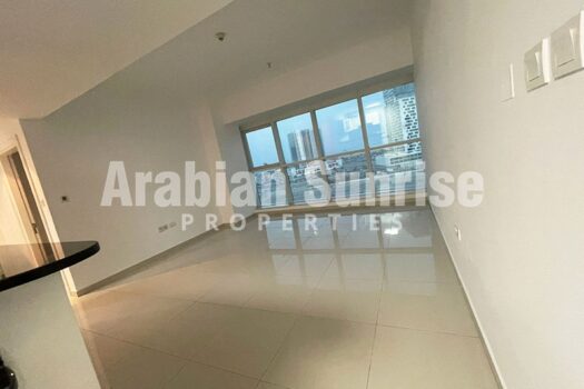 Vacant Apt Corner Partial Sea + Pool View