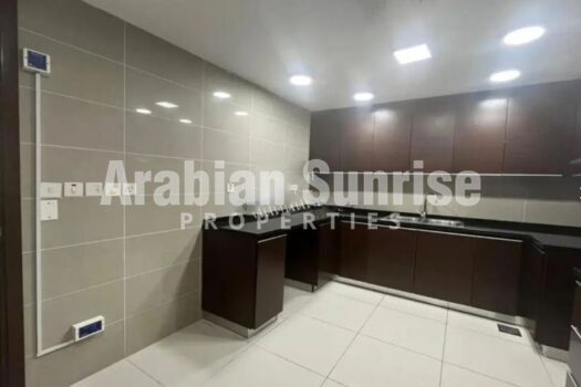 High floor Apt with spacious layout