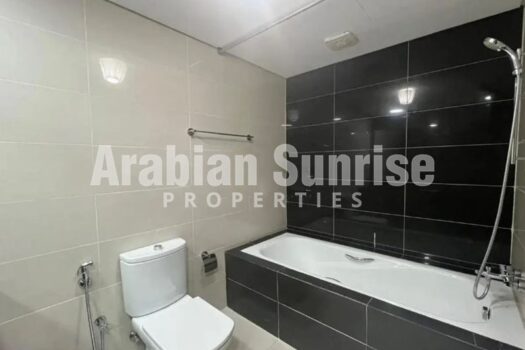 High floor Apt with spacious layout