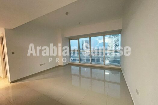 Vacant 2+Storage Apt Corner Partial Sea + Pool View
