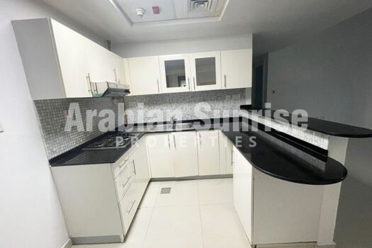 Vacant 2+Storage Apt Corner Partial Sea + Pool View