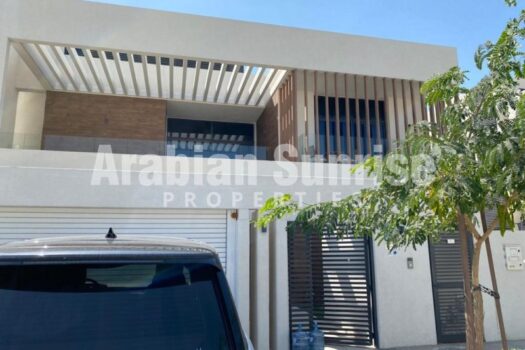 Luxurious 5+M BR Villa w/ Huge Garden in West Yas