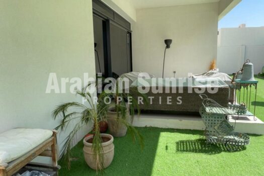 Luxurious 5+M BR Villa w/ Huge Garden in West Yas