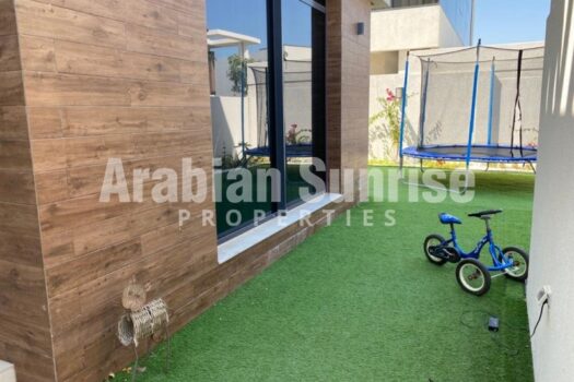 Luxurious 5+M BR Villa w/ Huge Garden in West Yas