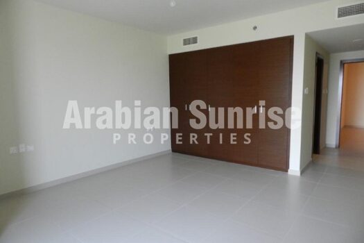 Vacant TH with Spacious layout + Full facilities