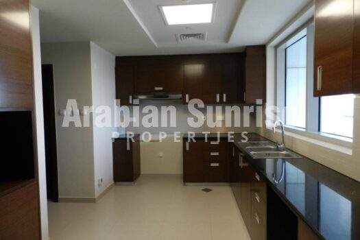 Vacant TH with Spacious layout + Full facilities
