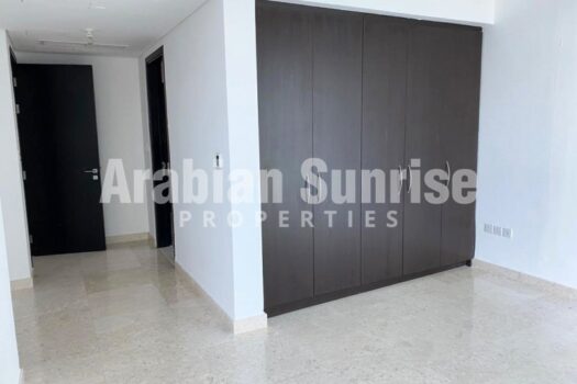Vacant 3+ maids BR Apt on high floor with Balcony