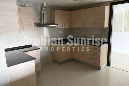 Vacant 3+ maids BR Apt on high floor with Balcony