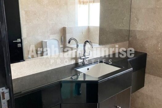 Vacant 3+ maids BR Apt on high floor with Balcony