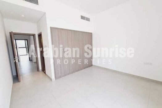 Ready to Move in | 3BR+Maids TH with Spacious Living