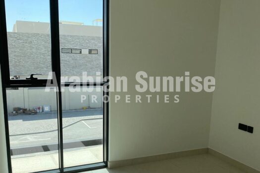 Ready to Move in | 3BR+Maids TH with Spacious Living