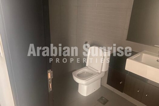 Well maintained 1BR Apt with Spacious layout