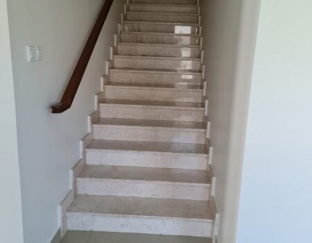 Vacant Villa with spacious layout + Private Garden