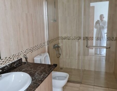 Vacant Villa with spacious layout + Private Garden