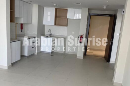 Sea View Apt on High Floor