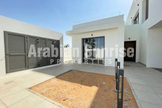 Full Golf Course View Villa in Excellent Location