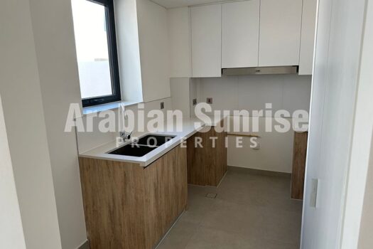 Ready to Move in | Brand New TH | Prime Location