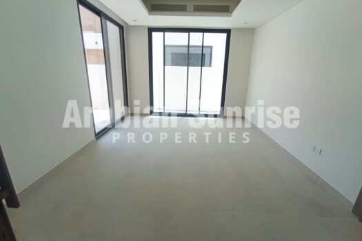 Ready to Move in | Single Row | Light Finish