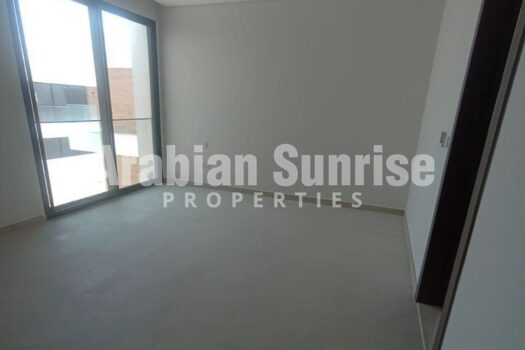 Ready to Move in | Single Row | Light Finish