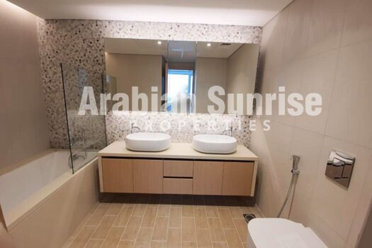 Mid Floor | Partial Golf + Island View
