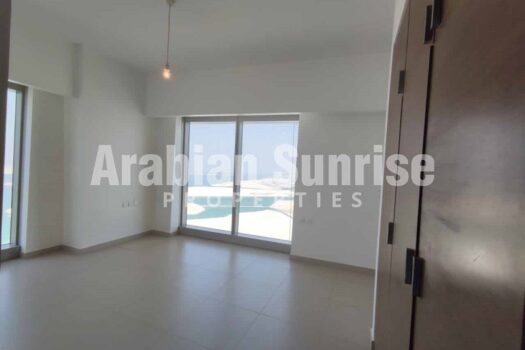 Spacious 3+1 BR Apt on High Floor with High ROI