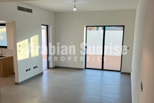 Mid Unit | Ready to Move in | Great Community