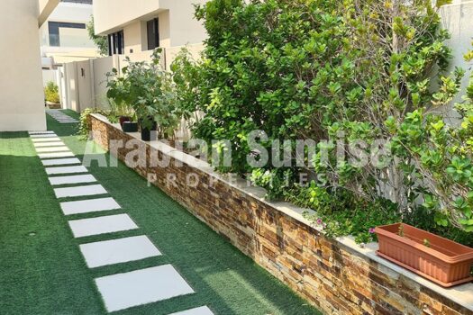 Luxurious 5+M with Huge Garden | Upgraded Villa