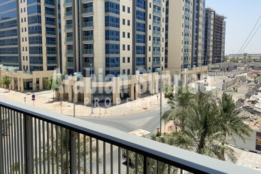Spacious Living 3+M+Family Room w/Full Facilities
