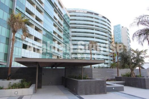 Vacant Spacious Apt on High Floor with Road view