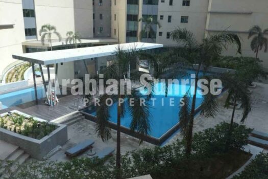 Vacant Spacious Apt on High Floor with Road view