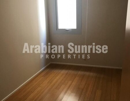 Vacant Spacious Apt on High Floor with Road view