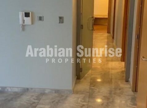 Vacant Spacious Apt on High Floor with Road view