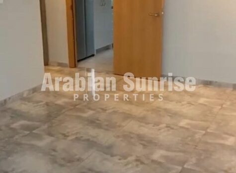 Vacant Spacious Apt on High Floor with Road view
