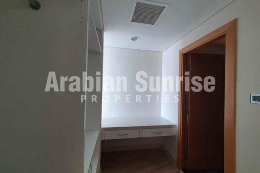 Full Sea View Apt on High Floor