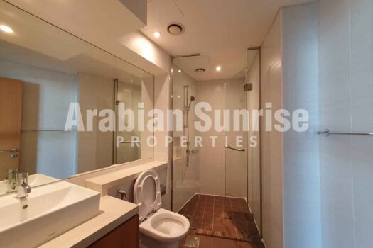 Full Sea View Apt on High Floor