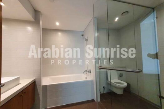 Full Sea View Apt on High Floor