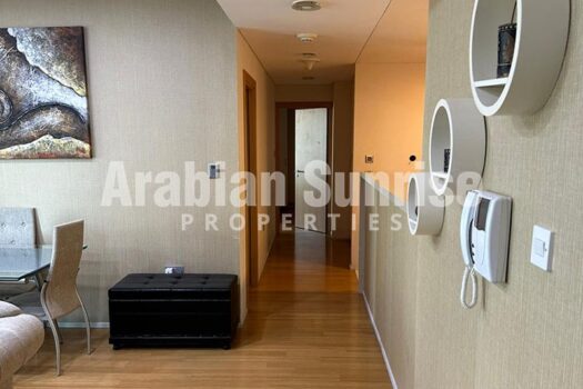 Spacious Upgraded Apt with Road View