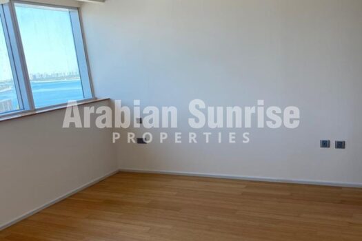 Ready to Move in | High Floor | Community View
