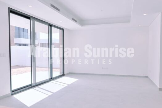 Corner Unit | Huge Layout | Ready to Move in