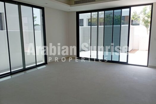 Corner Unit | Huge Layout | Ready to Move in