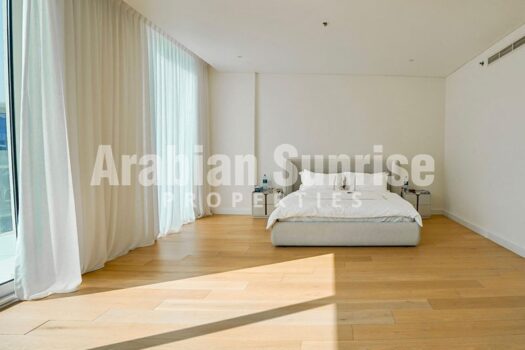 High Floor Apt with Huge layout | Partial Sea View