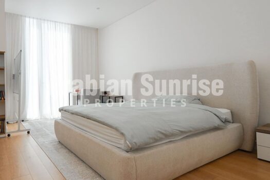 High Floor Apt with Huge layout | Partial Sea View