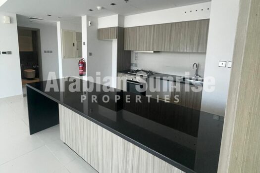 High Floor Apt with Rent Refund | Great Location