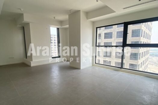 High Floor Apt with Sea View