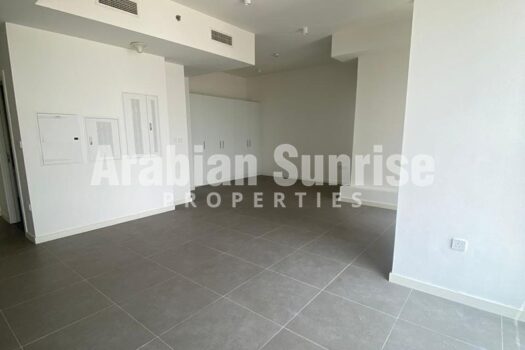 High Floor Apt with Sea View