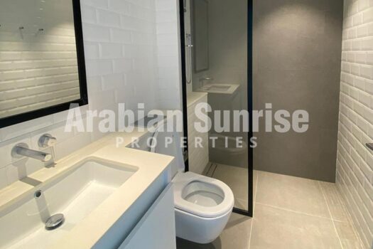 High Floor Apt with Sea View