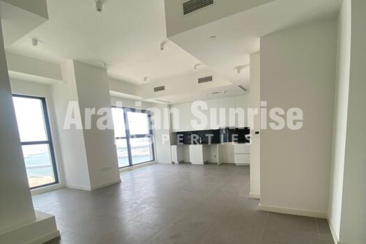 High Floor Apt with Sea View