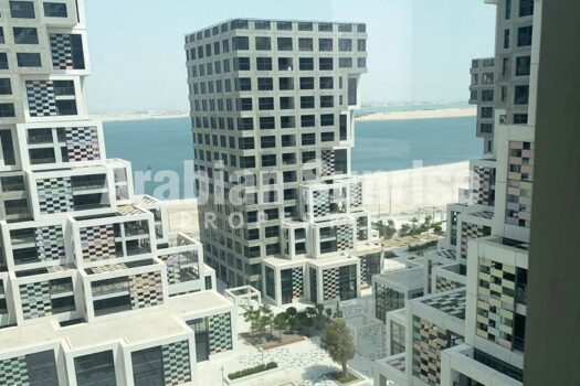 High Floor Apt with Sea View