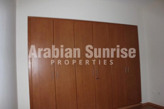 Vacant Apt on High floor with Balcony